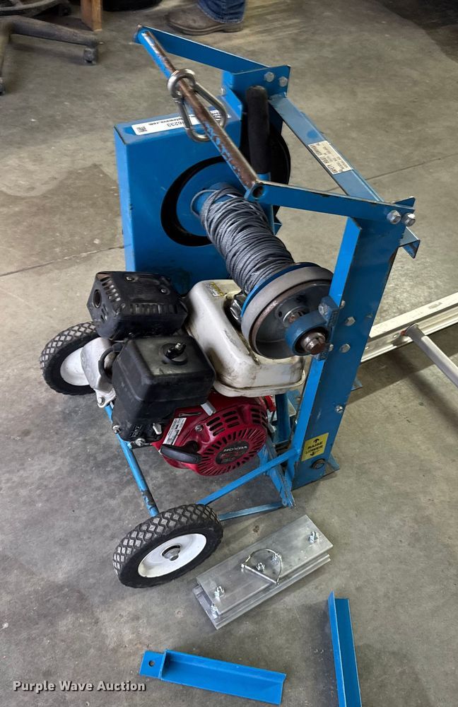 image for item EU6233 Safety Hoist Company HD-400 shingle hoist