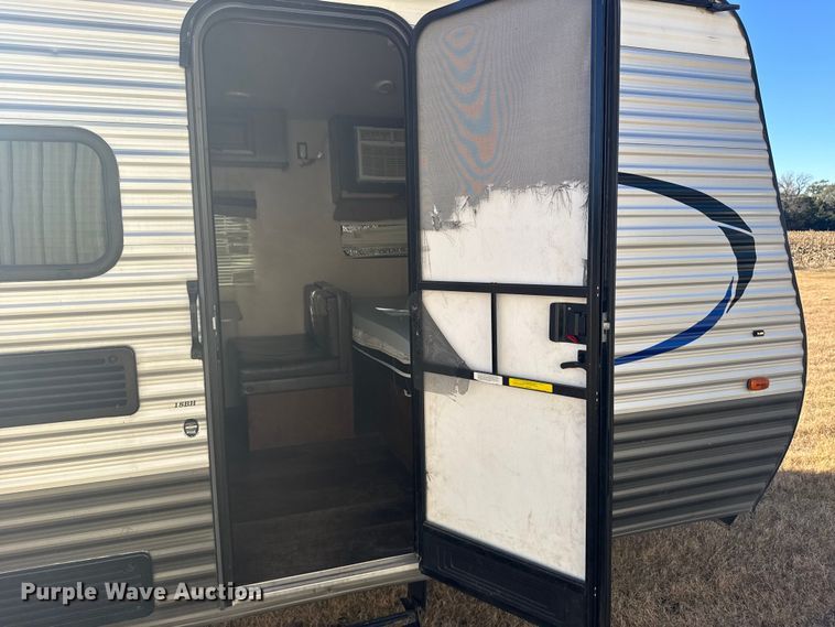 image for item EU6293 2017 Crossroads RV 18BH camper