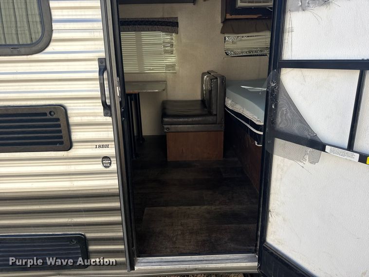 image for item EU6293 2017 Crossroads RV 18BH camper