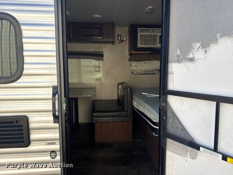 image for item EU6293 2017 Crossroads RV 18BH camper