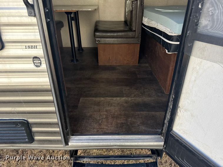 image for item EU6293 2017 Crossroads RV 18BH camper