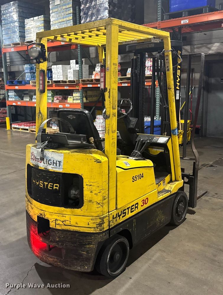 image for item EU6336 Hyster S30XM forklift