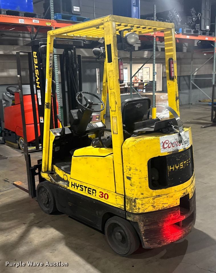 image for item EU6336 Hyster S30XM forklift