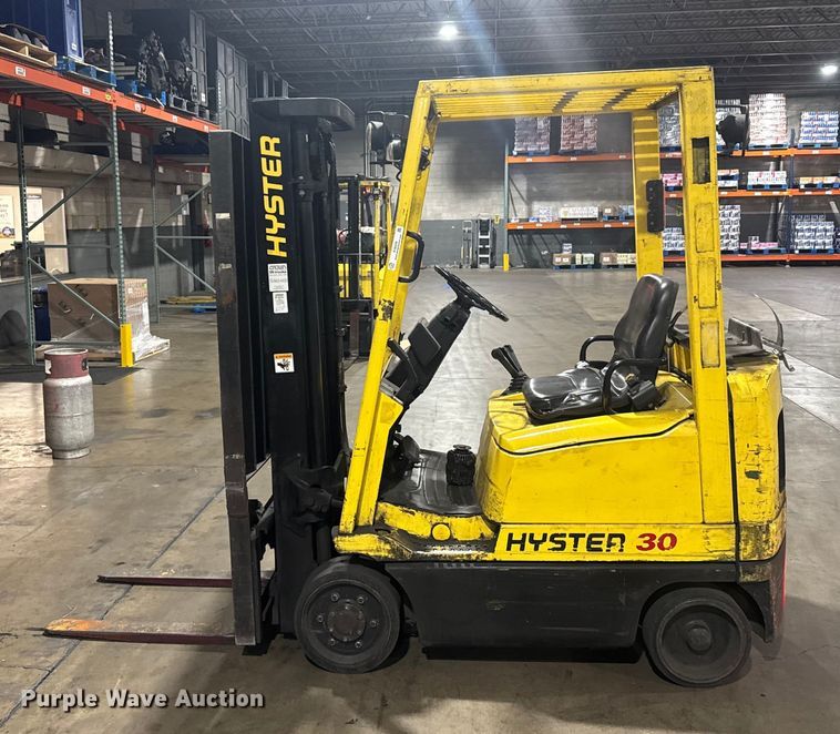 image for item EU6336 Hyster S30XM forklift