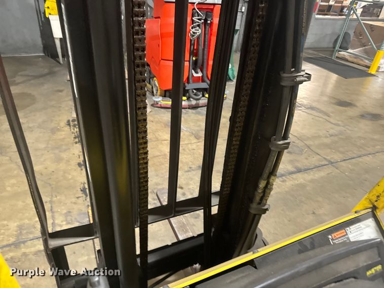 image for item EU6336 Hyster S30XM forklift