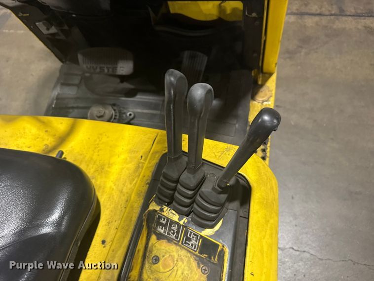 image for item EU6336 Hyster S30XM forklift