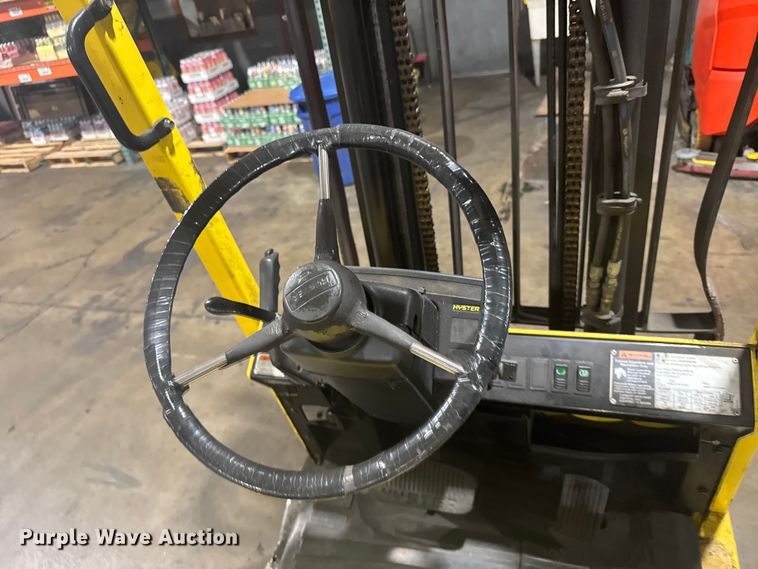 image for item EU6336 Hyster S30XM forklift