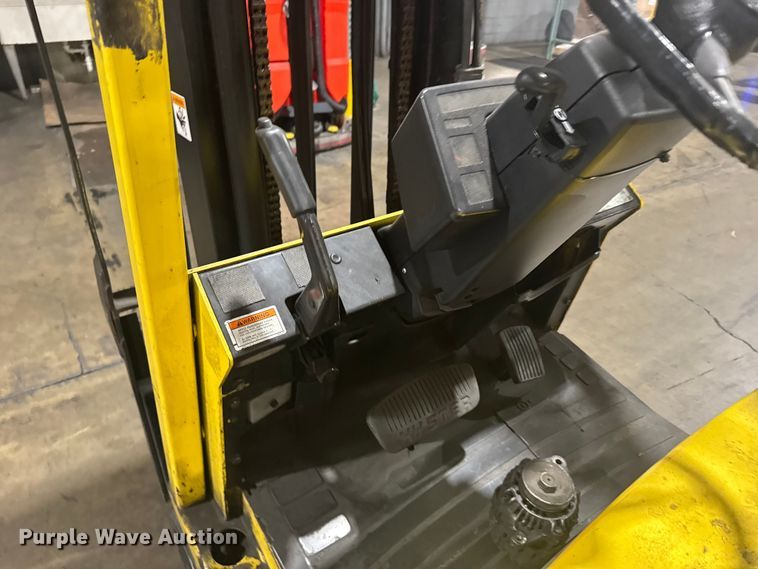 image for item EU6336 Hyster S30XM forklift