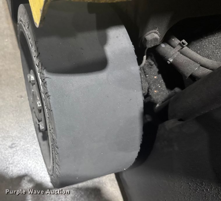 image for item EU6336 Hyster S30XM forklift