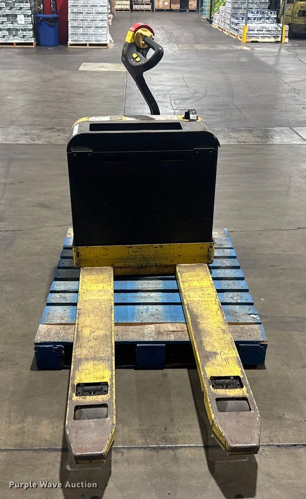 image for item EU6337 Hyster W40Z pallet jack