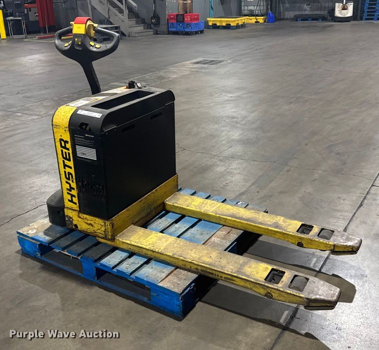 image for item EU6337 Hyster W40Z pallet jack