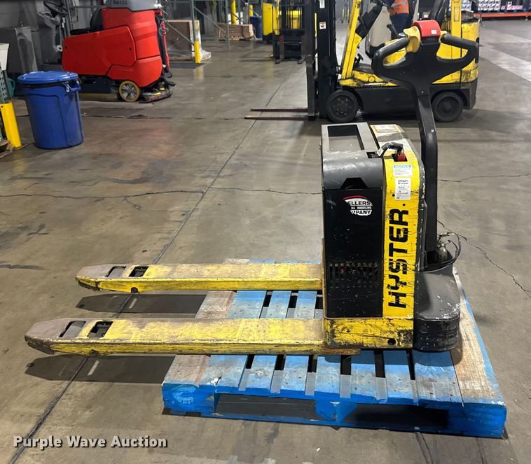 image for item EU6337 Hyster W40Z pallet jack