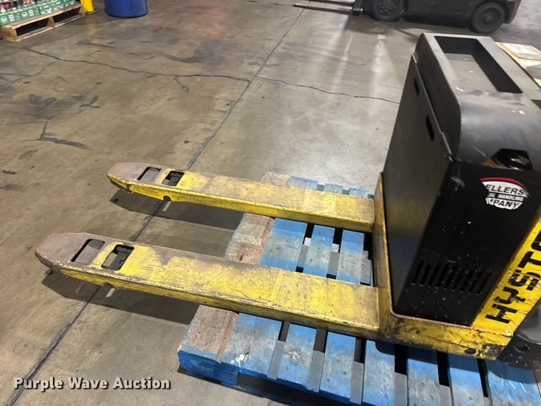 image for item EU6337 Hyster W40Z pallet jack