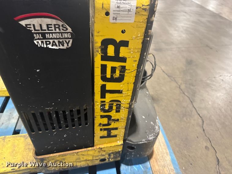 image for item EU6337 Hyster W40Z pallet jack