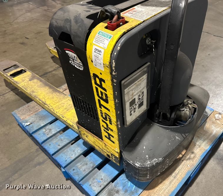 image for item EU6337 Hyster W40Z pallet jack