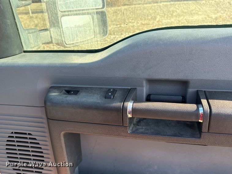 image for item EU8505 2012 Ford F250 Super Duty Crew Cab pickup truck