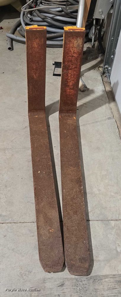 image for item EV2516 2016 Hyster E25XL-MIL forklift