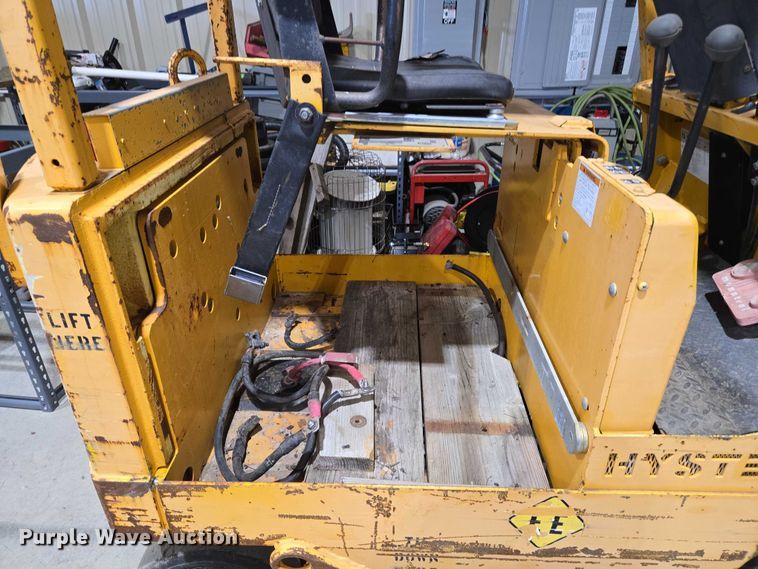 image for item EV2516 2016 Hyster E25XL-MIL forklift