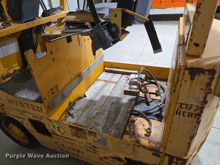 image for item EV2516 2016 Hyster E25XL-MIL forklift