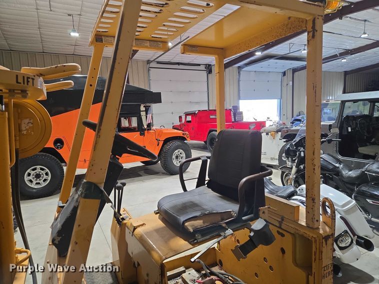 image for item EV2516 2016 Hyster E25XL-MIL forklift