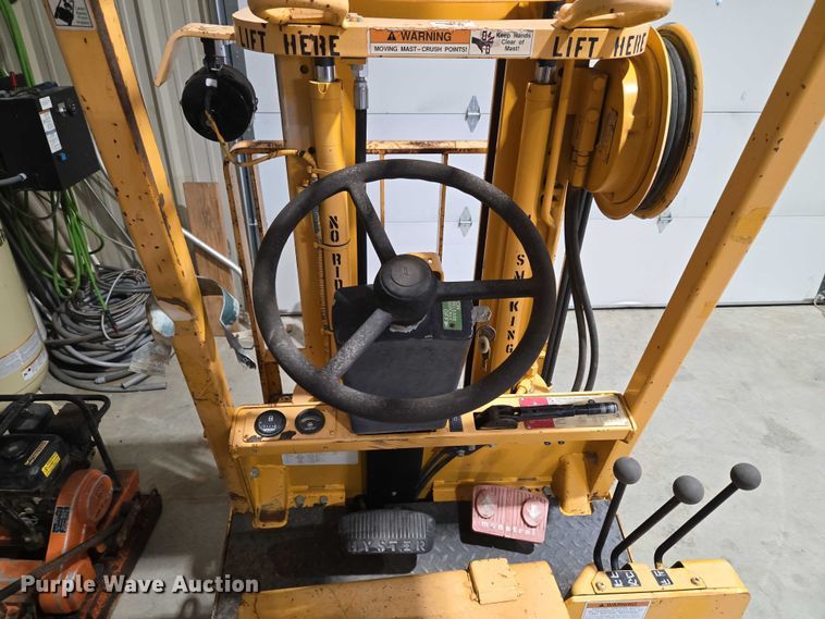 image for item EV2516 2016 Hyster E25XL-MIL forklift