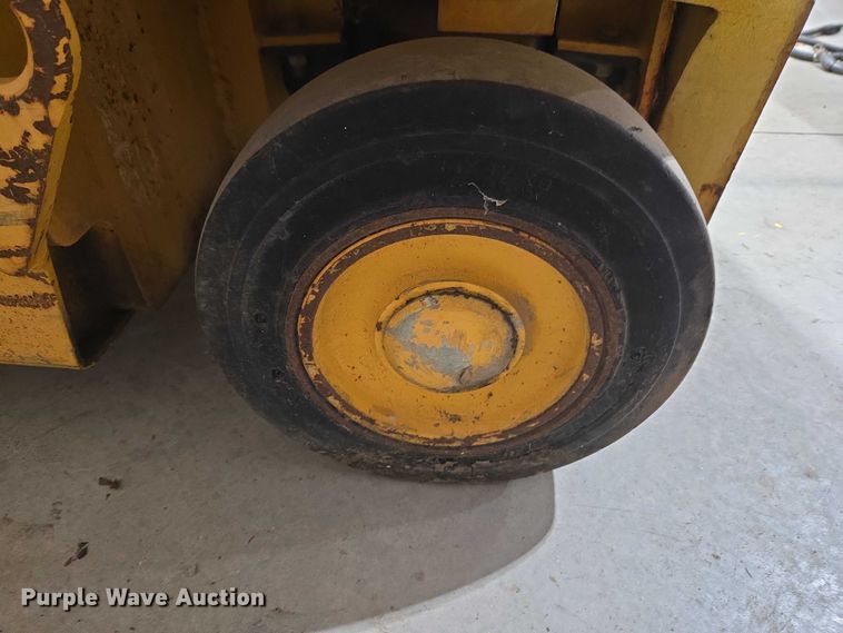 image for item EV2516 2016 Hyster E25XL-MIL forklift