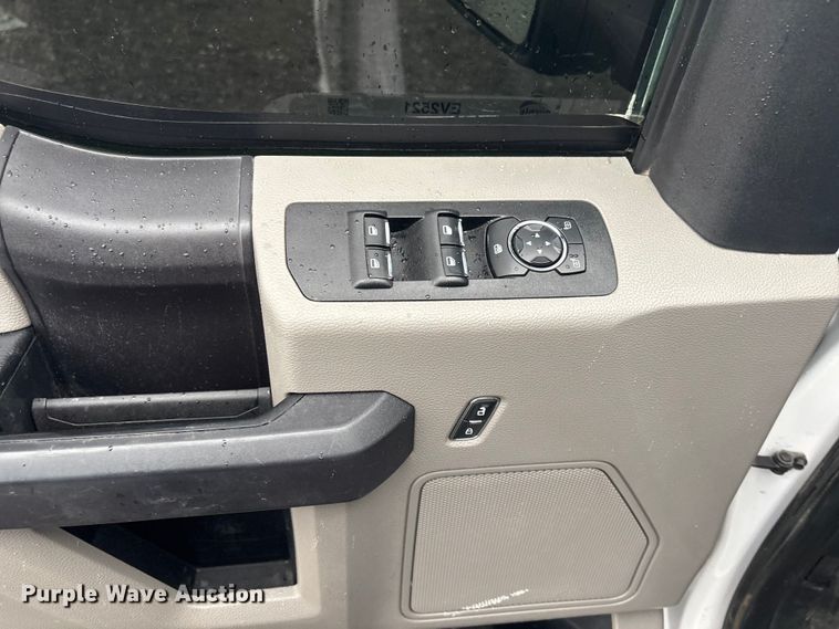 image for item EV2521 2020 Ford F150 XL SuperCrew pickup truck