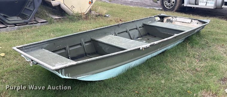 image for item EV2527 Alumacraft boat
