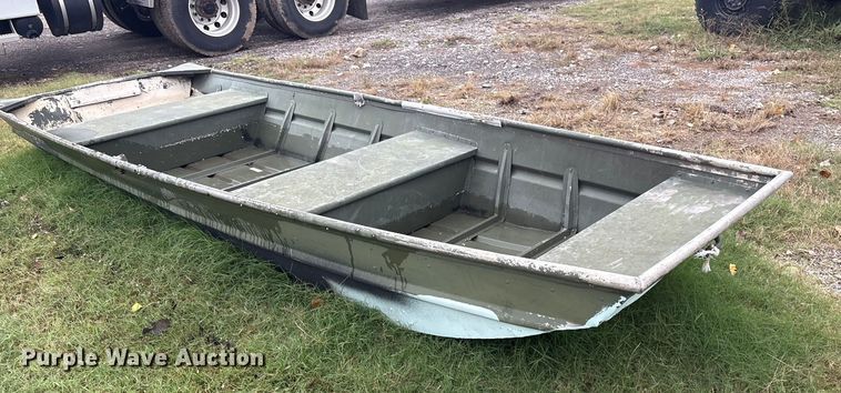 image for item EV2527 Alumacraft boat