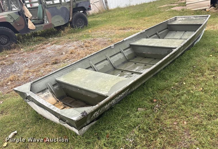 image for item EV2527 Alumacraft boat