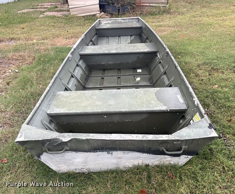image for item EV2527 Alumacraft boat