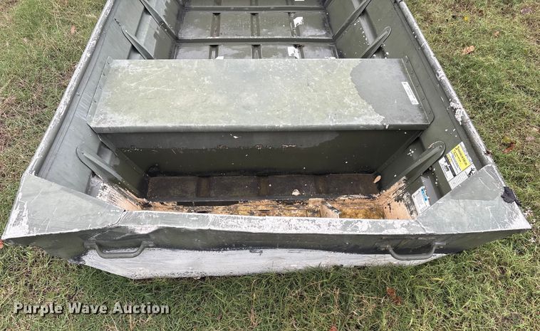 image for item EV2527 Alumacraft boat