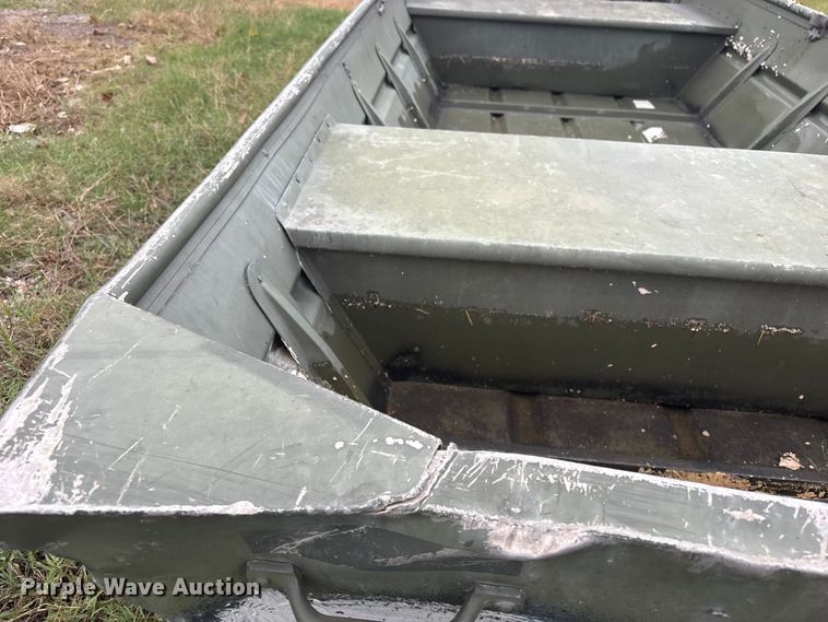 image for item EV2527 Alumacraft boat