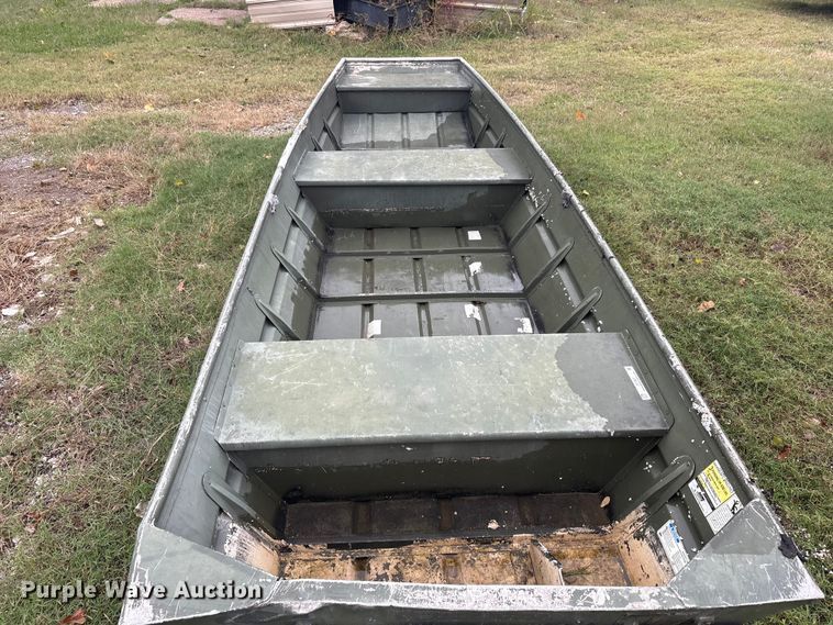 image for item EV2527 Alumacraft boat