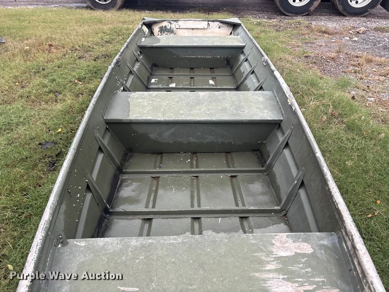 image for item EV2527 Alumacraft boat