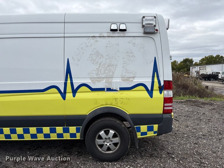 image for item EV2530 2012 Mercedes Benz Sprinter van