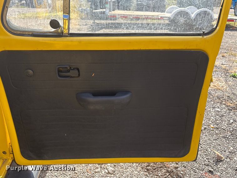 image for item EV2532 1976 Volkswagen Beetle 