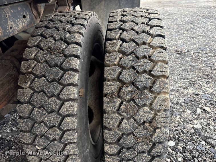 image for item EV2533 2008 Ford F550 Super Duty XL dump bed pickup truck