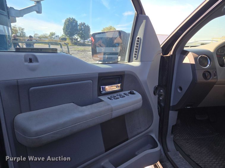 image for item EV2538 2005 Ford F150 XLT SuperCrew pickup truck