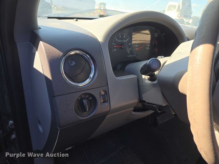 image for item EV2538 2005 Ford F150 XLT SuperCrew pickup truck