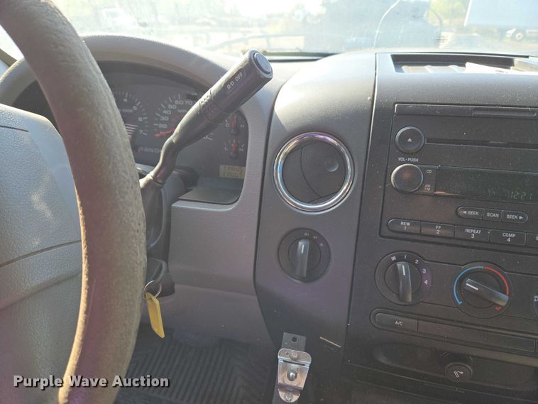 image for item EV2538 2005 Ford F150 XLT SuperCrew pickup truck