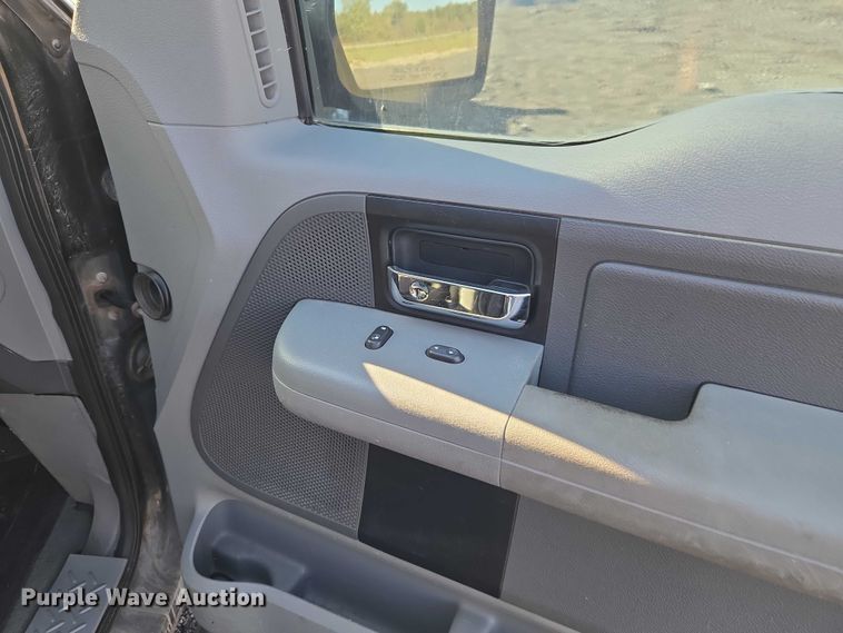 image for item EV2538 2005 Ford F150 XLT SuperCrew pickup truck