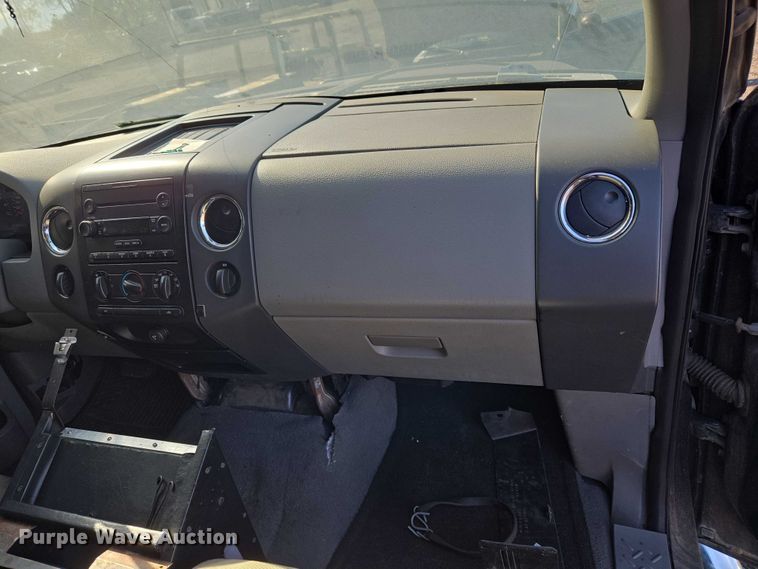 image for item EV2538 2005 Ford F150 XLT SuperCrew pickup truck