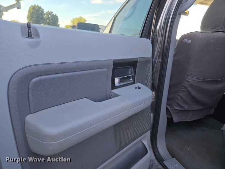 image for item EV2538 2005 Ford F150 XLT SuperCrew pickup truck