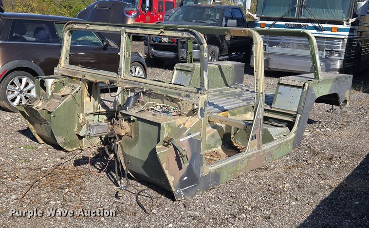 image for item EV2539 1994 AM General M998 Humvee HMMWV SUV body