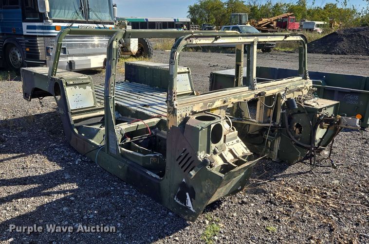 image for item EV2539 1994 AM General M998 Humvee HMMWV SUV body