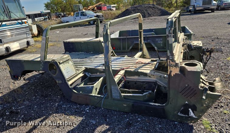 image for item EV2539 1994 AM General M998 Humvee HMMWV SUV body