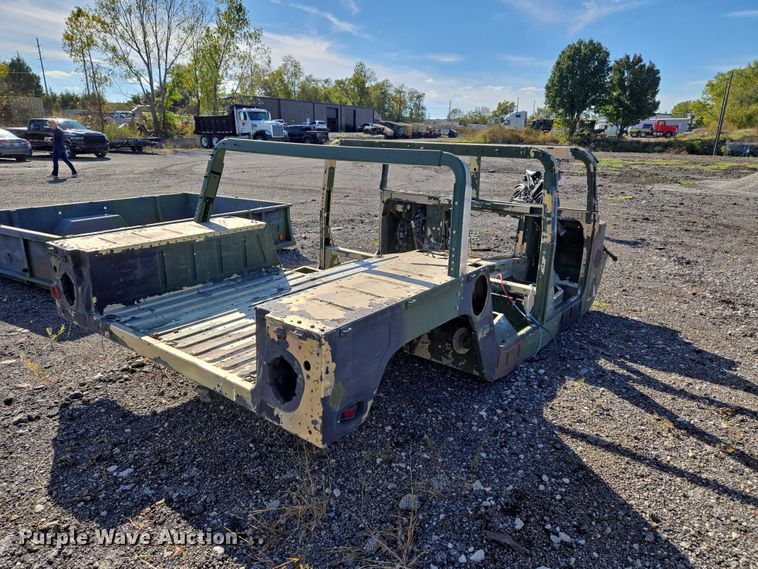 image for item EV2539 1994 AM General M998 Humvee HMMWV SUV body