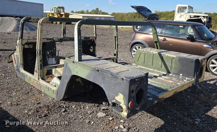 image for item EV2539 1994 AM General M998 Humvee HMMWV SUV body