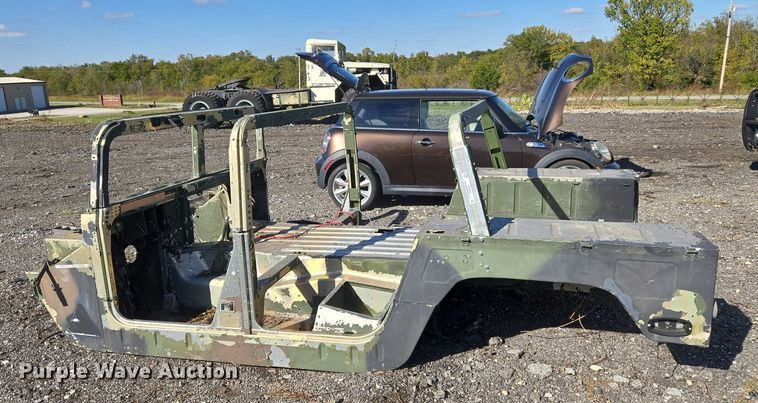 image for item EV2539 1994 AM General M998 Humvee HMMWV SUV body